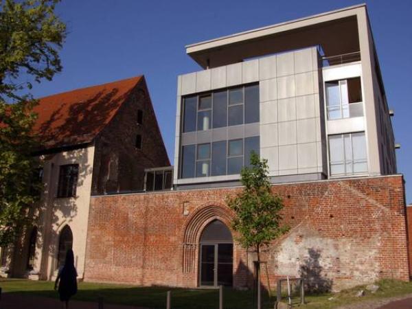 Rostock-Hochschule-für-Musik-und-Theater.jpg